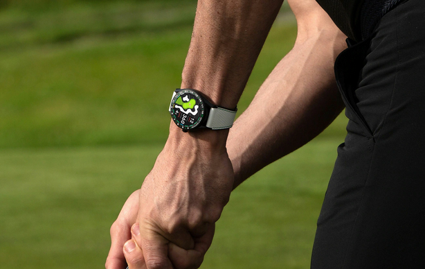 Pripojené golfové inteligentné hodinky TAG HEUER